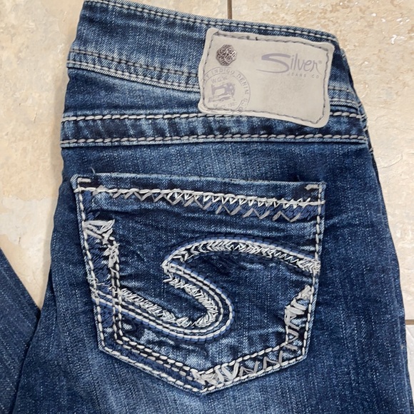 Silver Jeans Suki  Low Rise Bootcut in Dark Wash Size W26/L33 - Picture 2 of 9